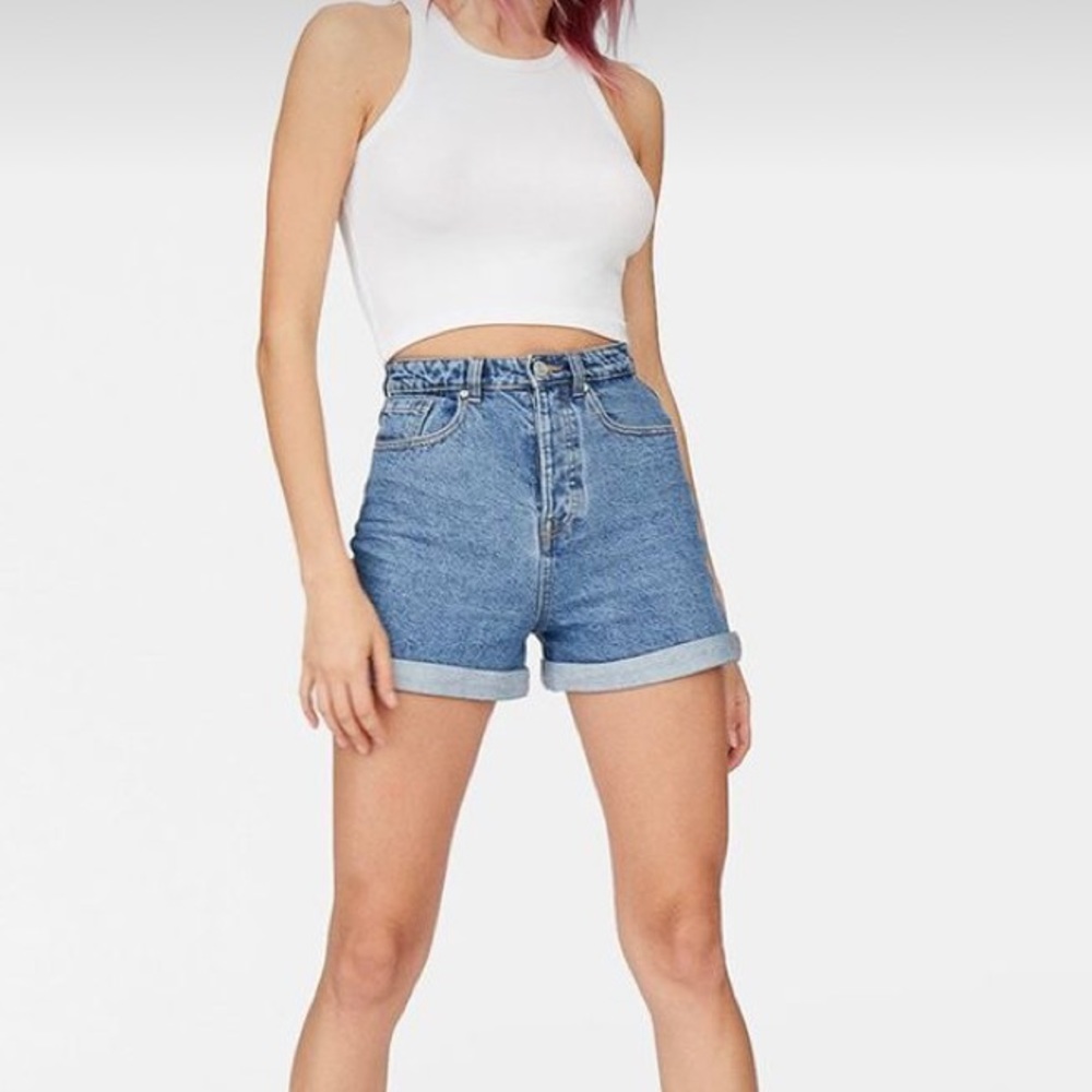 NEW Mom short. By Stradivarius